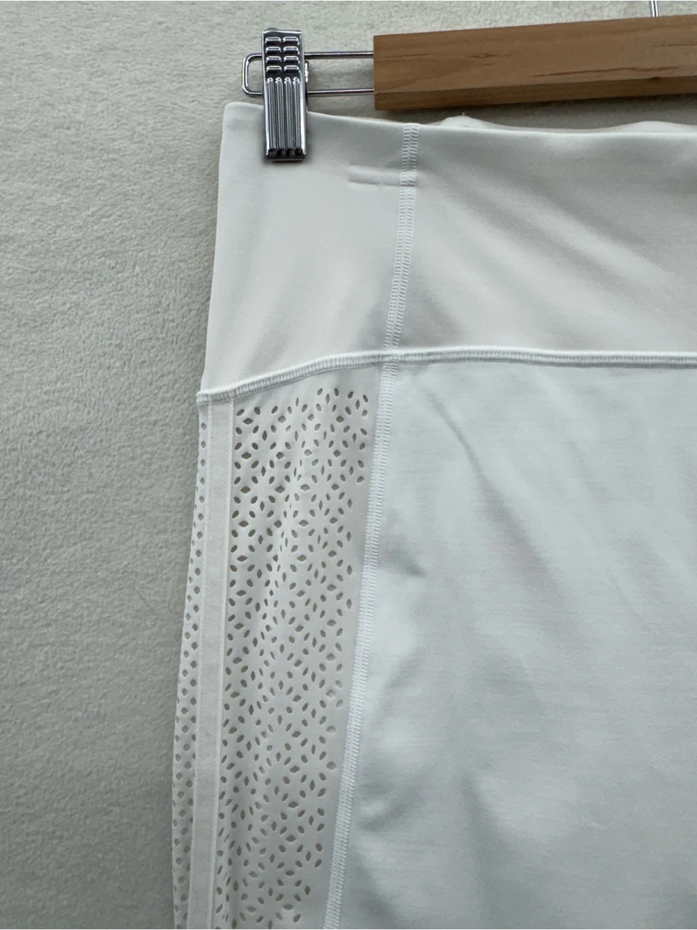 Lululemon Women’s 10 Laser Cut Capri White Rare
